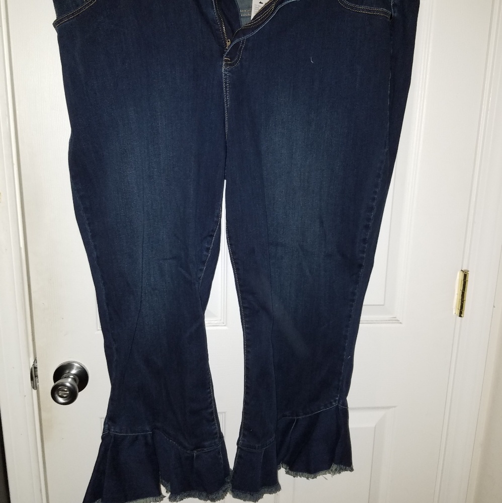 Nwt Lane Bryant Ruffle Bottom Cropped Jeans Size